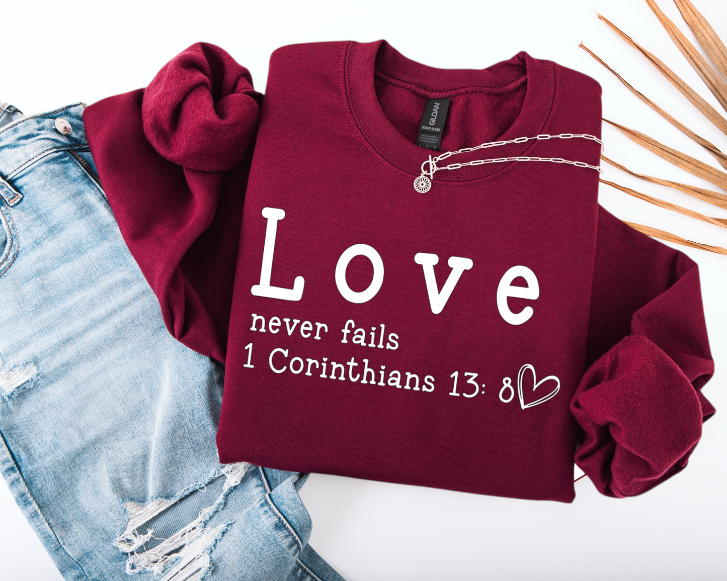 Love never Fails Crewneck Sweatshirt