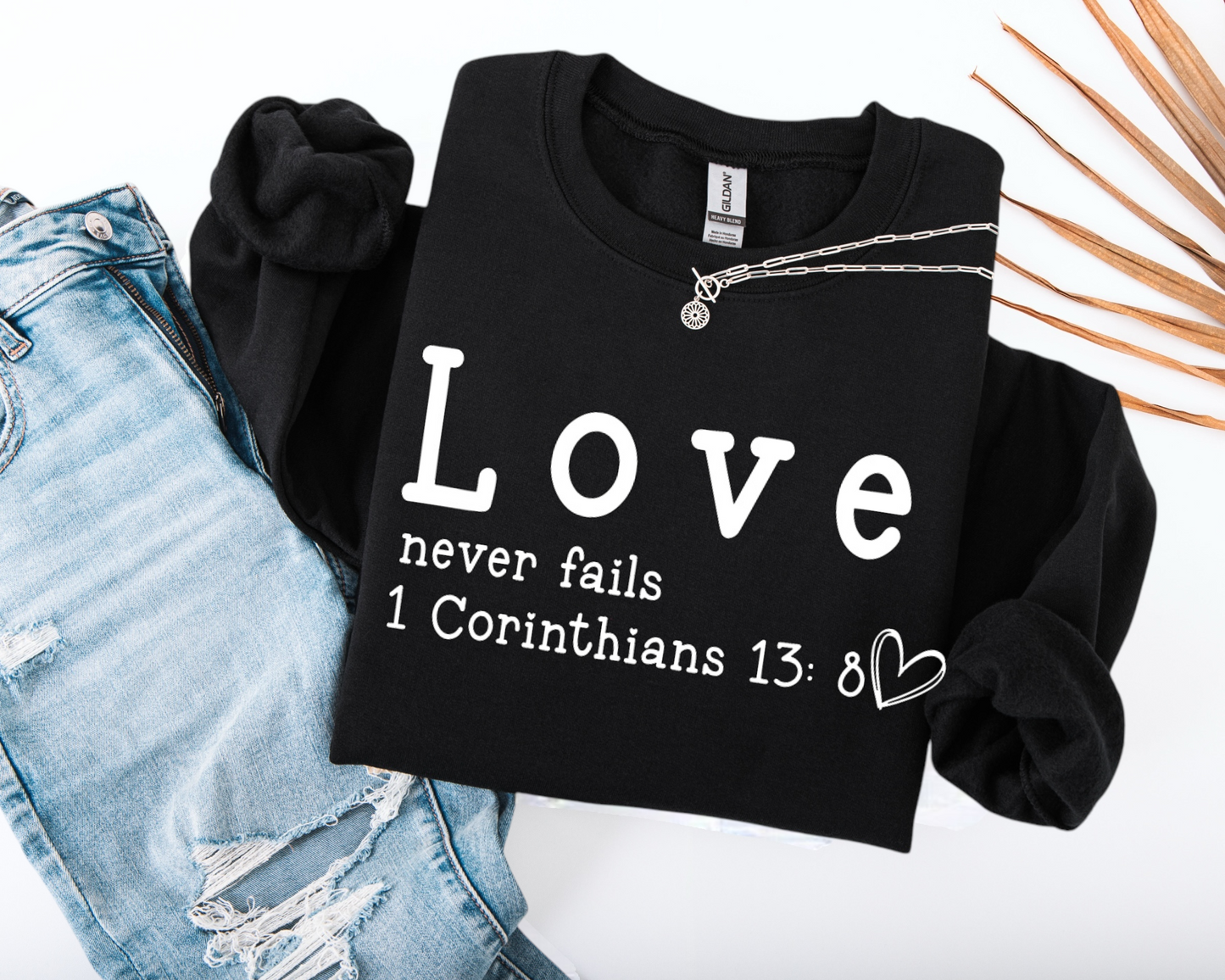 Love never Fails Crewneck Sweatshirt